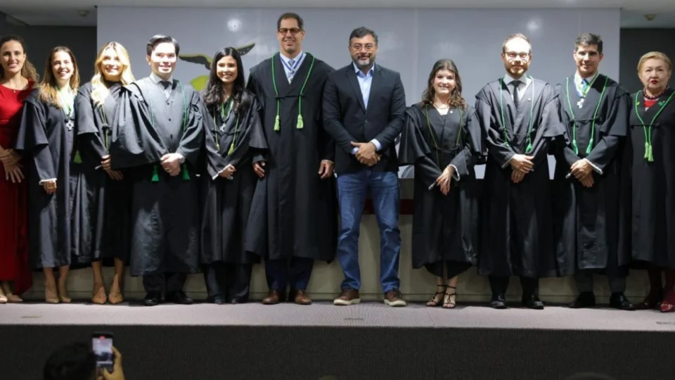 DPE-AM empossa 4 novos defensores e divulga data da prova do 5º concurso da carreira