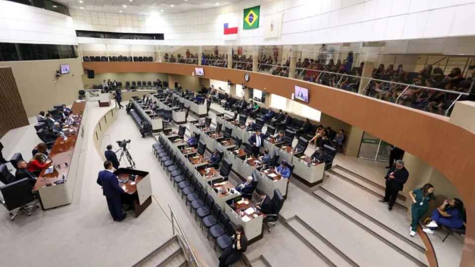 Votação do Cartão PassaFácil para idosos é suspensa após pedidos de vista na CMM