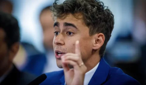 Nikolas Ferreira defende Carla Zambelli e contesta ordem de prisão