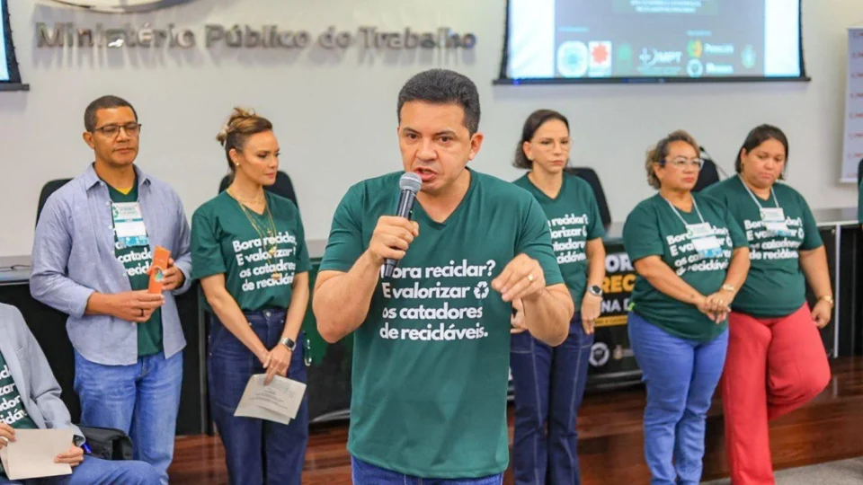 Delegado Péricles cobra dados de prefeituras sobre lixo e trabalho de catadores no Amazonas