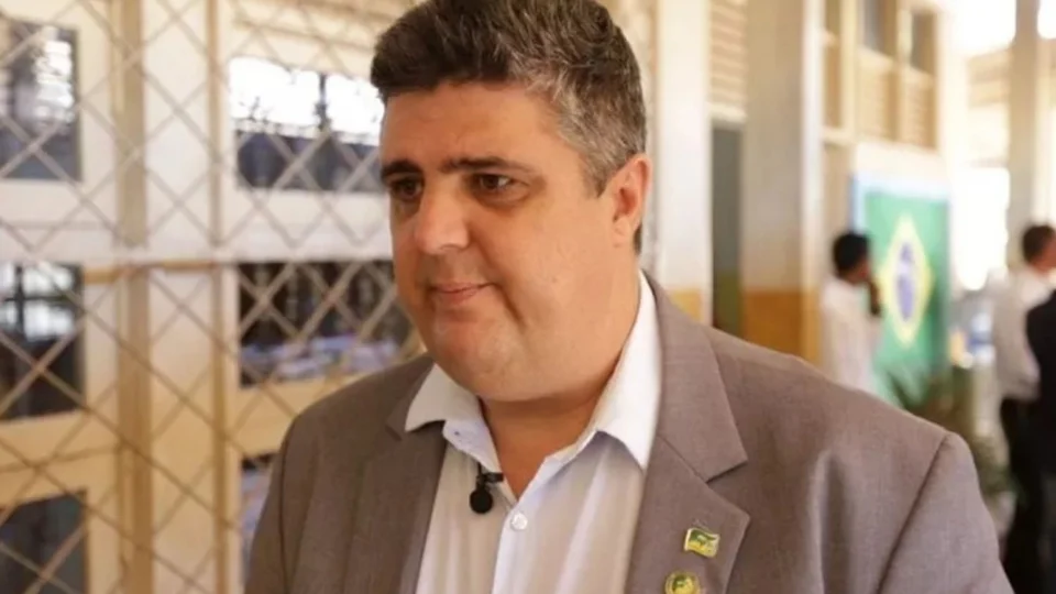 Prefeitura de Bonfim (RR) vai gastar R$ 1,2 milhão em campo com grama sintética