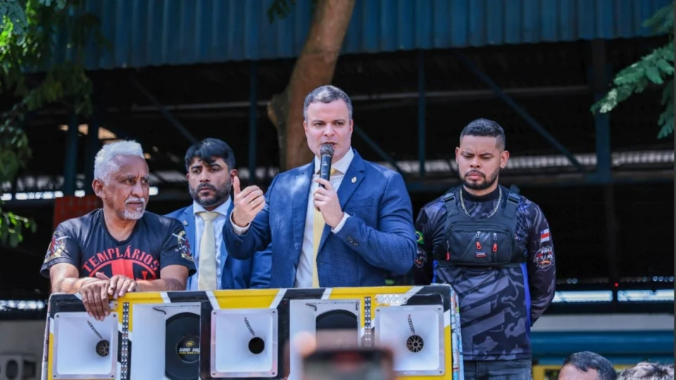 Rodrigo Sá lidera diálogo com motociclistas e projeto polêmico é retirado para ajustes na CMM