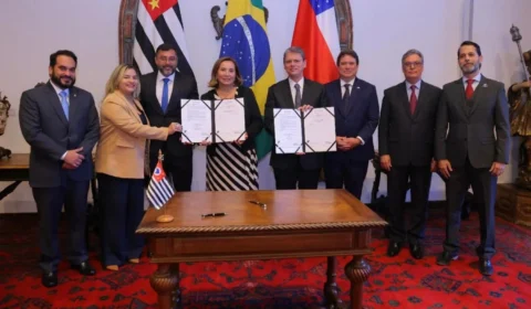 Wilson Lima e Tarcísio de Freitas firmam convênio para realização de 2,5 mil exames de DNA no AM