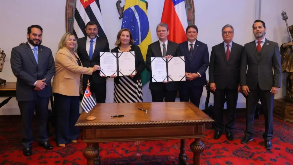 Wilson Lima e Tarcísio de Freitas firmam convênio para realização de 2,5 mil exames de DNA no AM