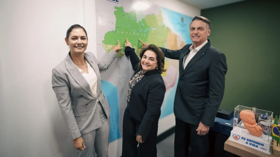 Michelle Bolsonaro grava novo vídeo em apoio à Professora Maria do Carmo