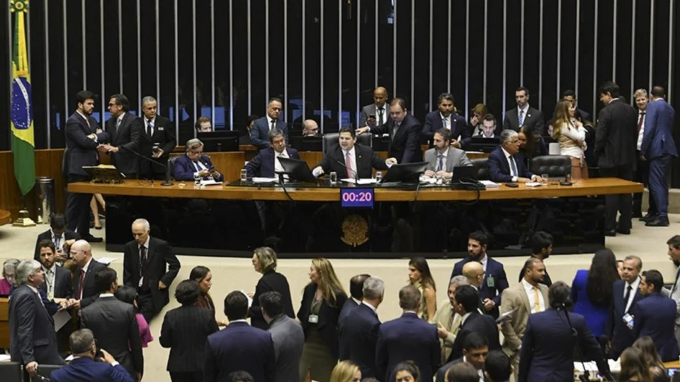 Congresso decide sobre 34 vetos e prepara instalação da CPMI do INSS
