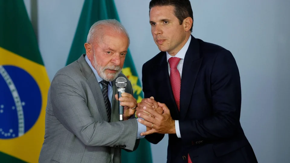 Irritado com post sobre IOF, governo cancelou reunião de Lula com Motta