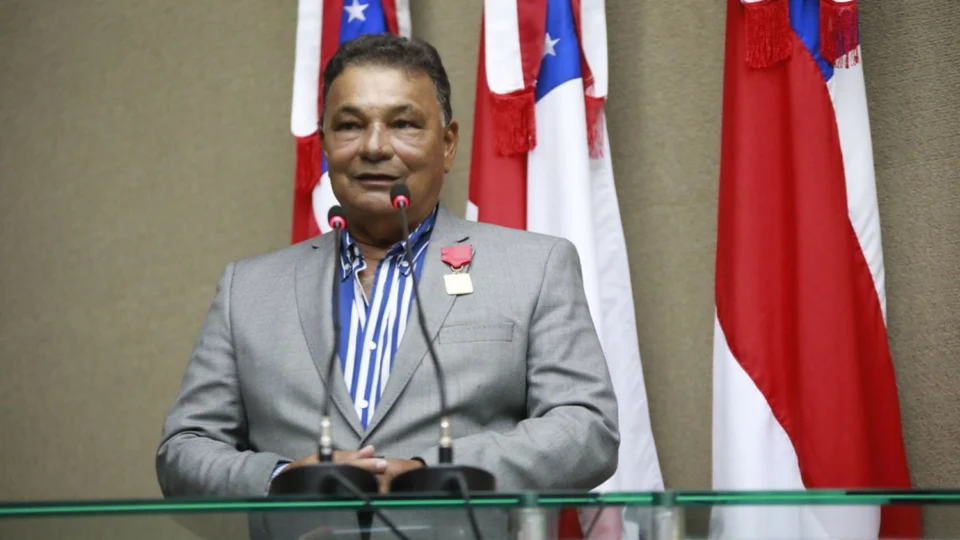 Prefeitura de Careiro da Várzea vai gastar R$ 1 milhão em material de expediente para secretarias