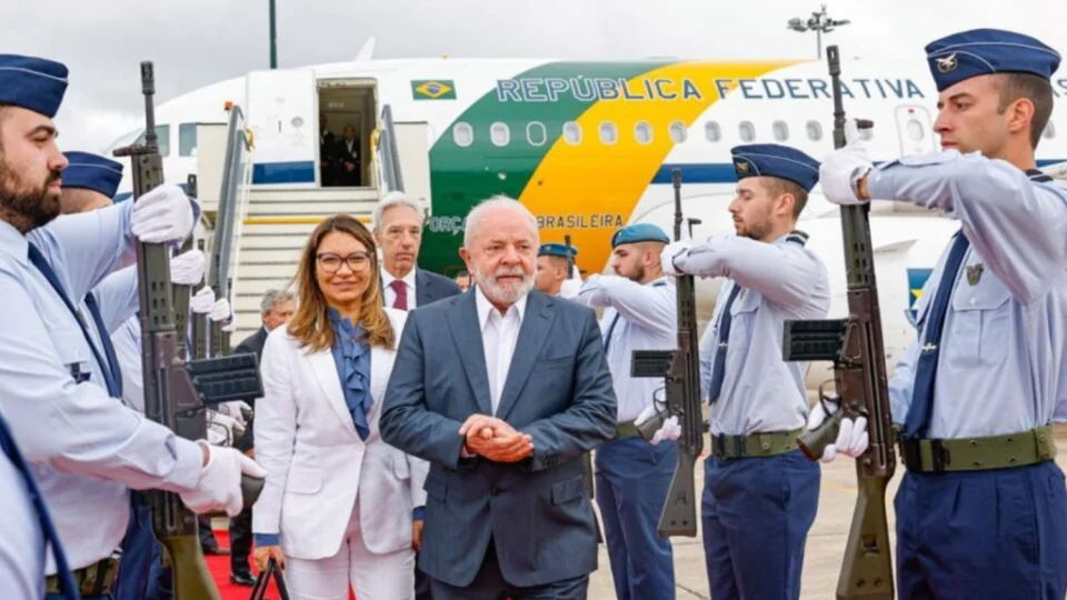 Em 14 dias, governo Lula torra R$63 milhões em viagens