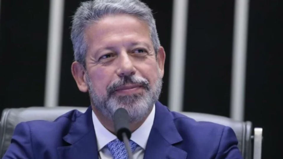 Câmara avança com projeto que amplia isenção do IR para quem ganha até R$5 mil