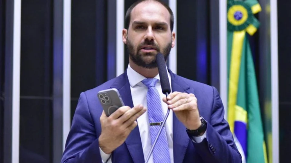 Eduardo Bolsonaro diz que não vai renunciar ao mandato