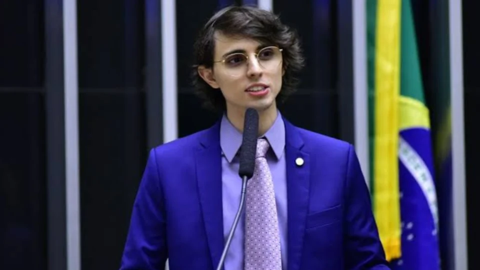 Amom confirma convite do Republicanos e admite conversas com outras siglas