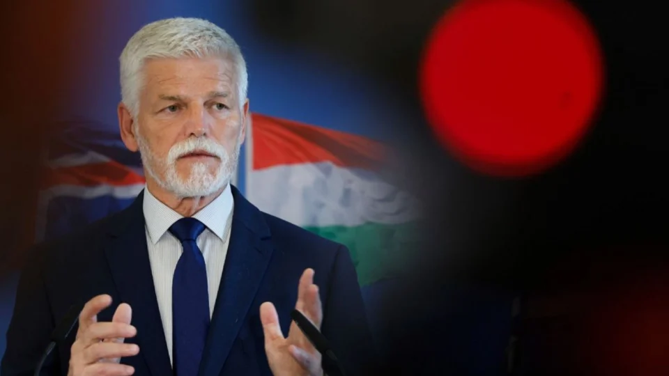 Presidente checo assina lei que criminaliza propaganda comunista