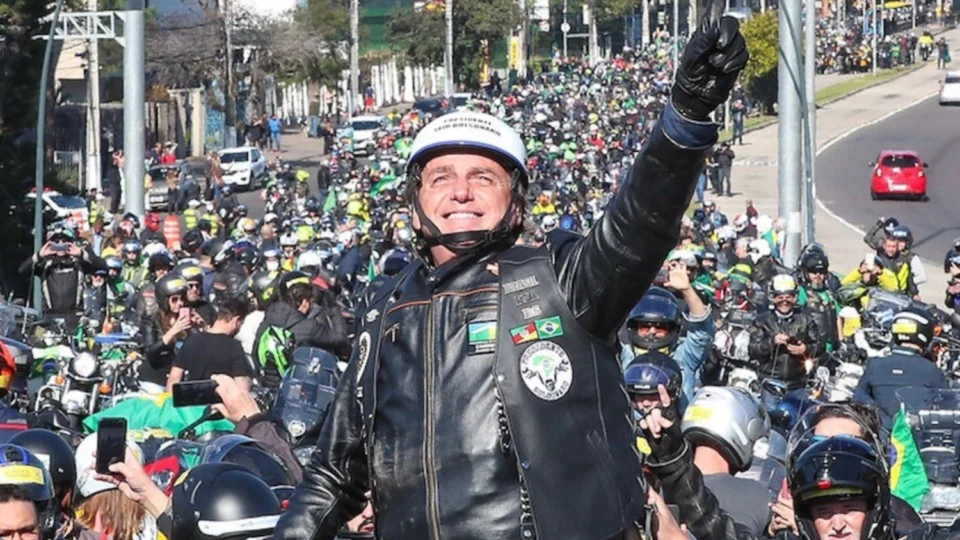 MPF arquiva inquérito contra Bolsonaro por motociatas