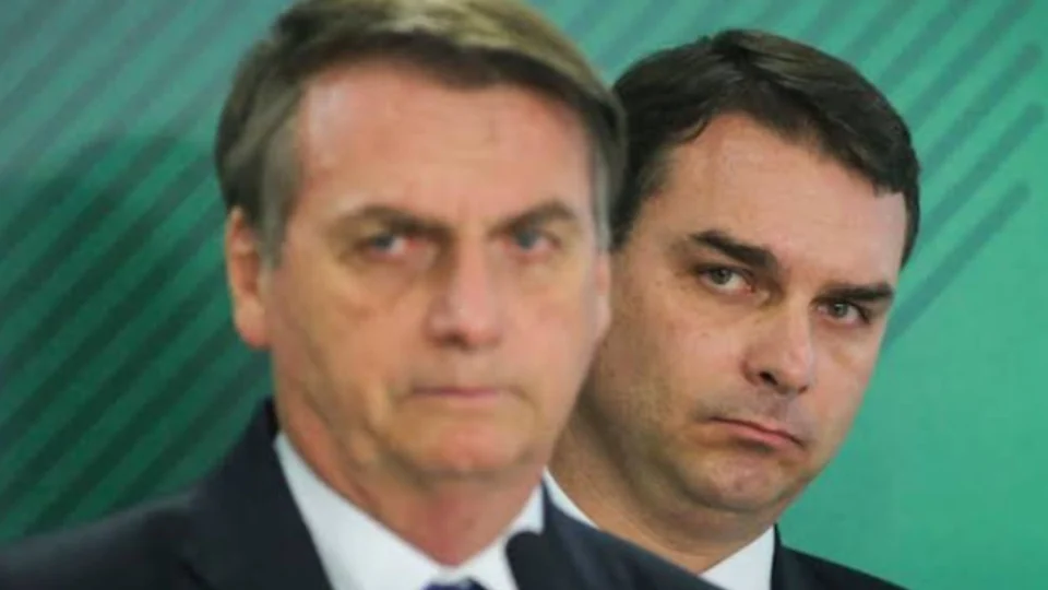 Flávio Bolsonaro vai pedir impeachment de Alexandre de Moraes