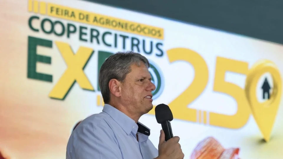 Tarcísio cobra Lula sobre negociação do tarifaço de Trump