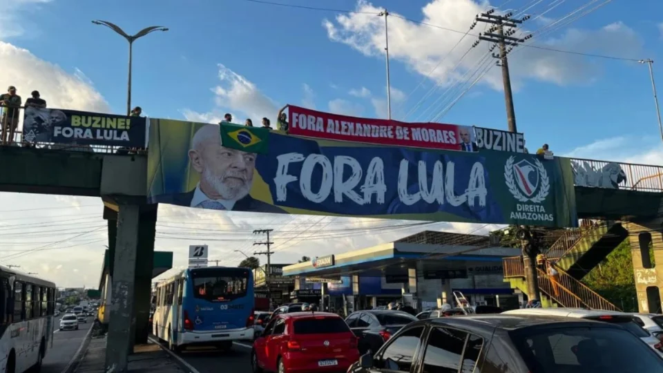 Manifestantes realizam buzinaço contra Lula e Moraes em pontos de Manaus