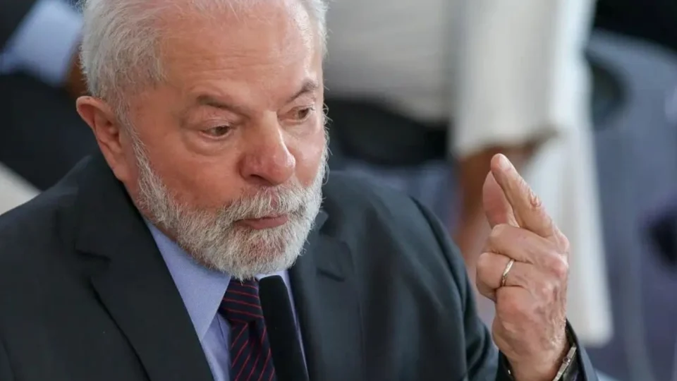 Lula chama Bolsonaro de ‘rato’ e diz que ex-presidente fugiu para escapar de punição