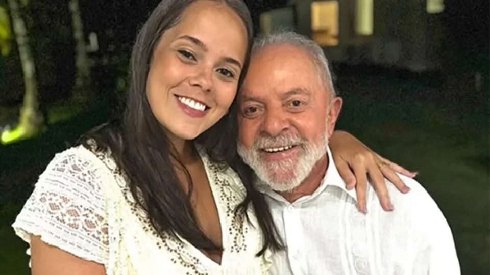 Neta de Lula comete gafe ao fazer vídeo contra Trump e Bolsonaro