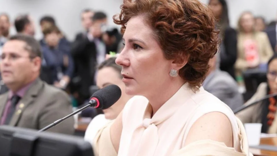 Zambelli pede ajuda à Itália e se define como exilada política