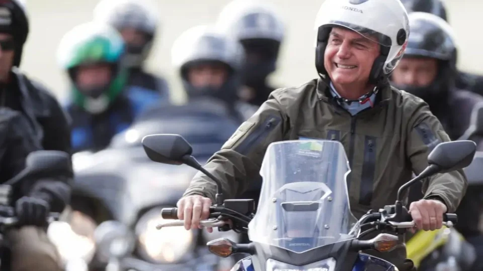 Aliados afirmam que Bolsonaro participará de motociata em Brasília, na terça-feira