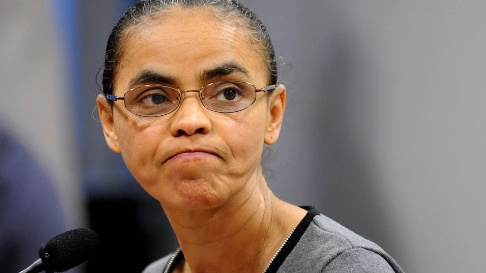 Marina Silva desembarca em Manaus sob escolta da Polícia Federal