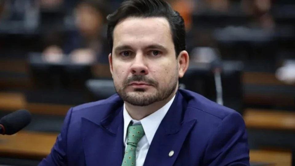 Capitão Alberto Neto critica Lula e alerta: “Brasil não pode seguir rumo da Venezuela”