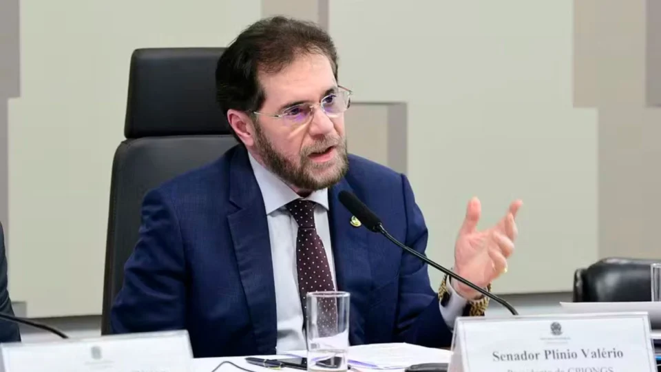 Plínio Valério defende uso do BNDES em energia limpa e proíbe empréstimos a governos estrangeiros