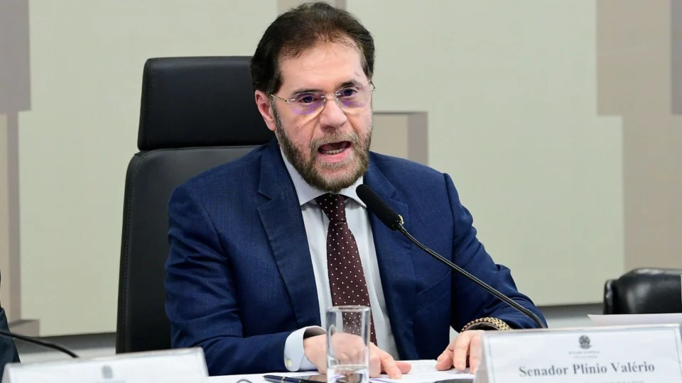 Plínio Valério critica novo grupo da BR-319 e diz que anúncio do governo é manobra eleitoral