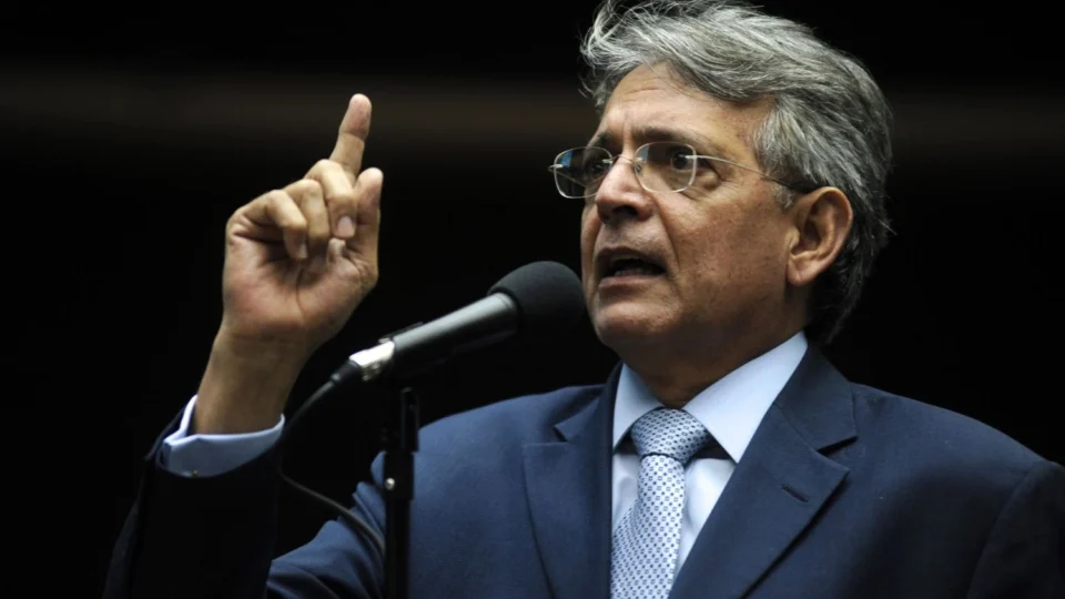 Pauderney vota a favor de isenção maior no IR e diz que mais de 90 milhões serão beneficiados