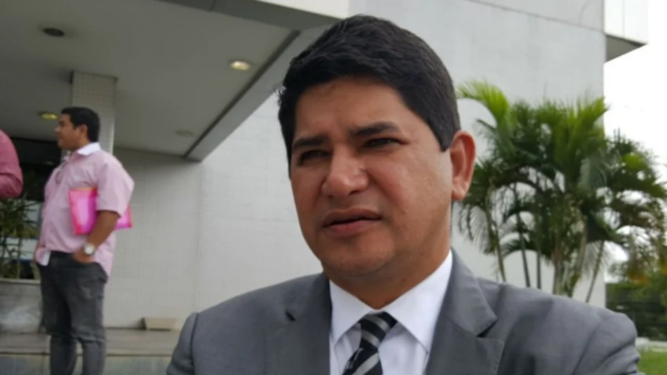 Ex-prefeito de Parintins é condenado a pagar indenização por danos morais à Maria do Carmo