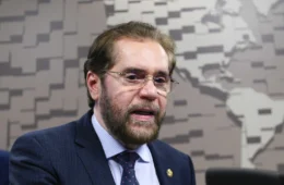 Plínio Valério denuncia interdição de ponte concluída na BR-319: “Esperando o Lula para inaugurar”