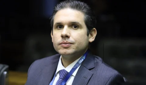 Discurso de ódio toma conta das redes sociais contra Hugo Motta após polêmica no Congresso