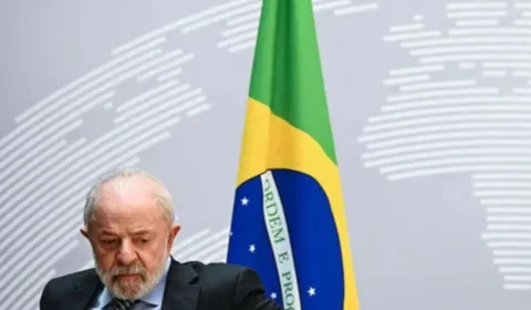 Revista britânica aponta incoerência na política externa e queda de popularidade de Lula