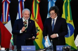 Lula assume presidência do Mercosul e tem encontro frio com Milei na Argentina