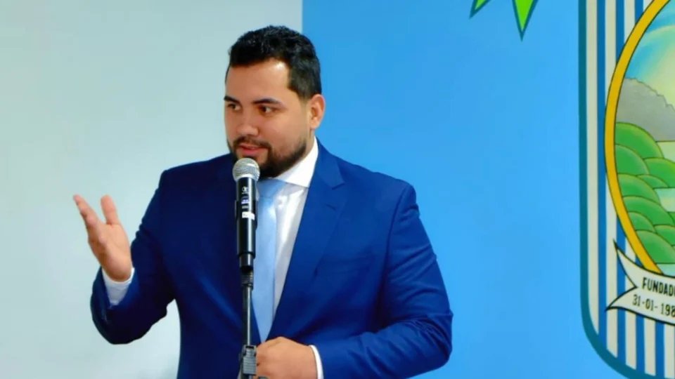 Prefeito de Boa Vista dos Ramos gasta mais de R$ 900 mil com serviços gráficos sem detalhamento