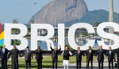Irã aposta no BRICS para fortalecer regime e confrontar influência ocidental