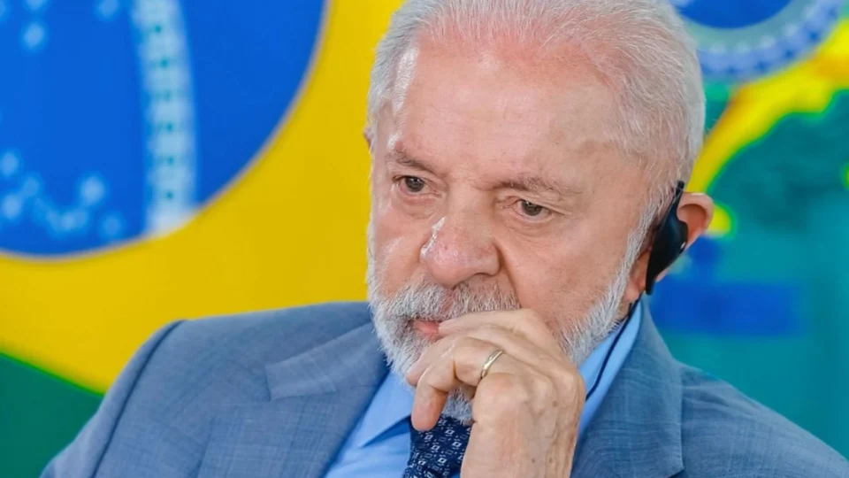 Lula é reprovado por 51,8% dos brasileiros
