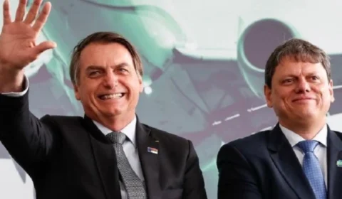 Bolsonaro defende Tarcísio de críticas e fala em Presidência