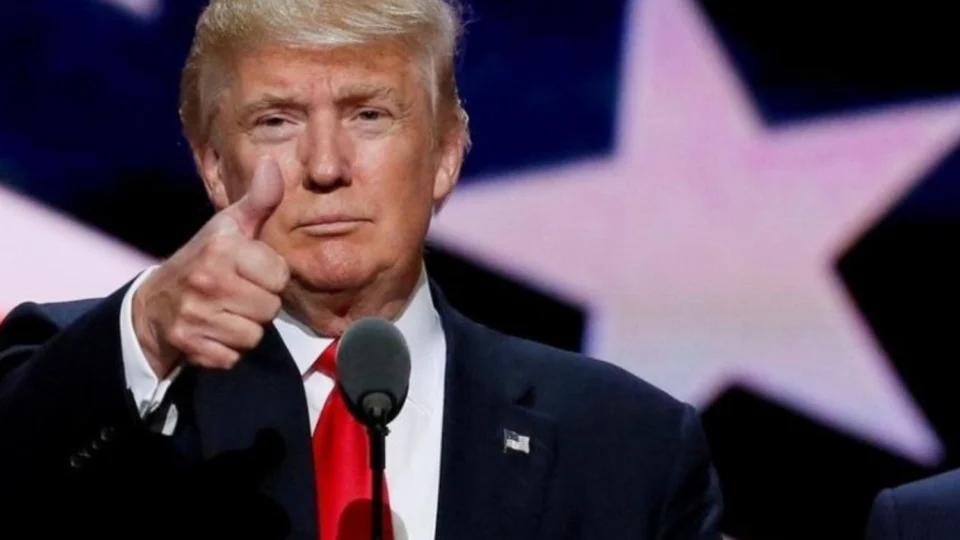 Trump anuncia tarifa de 50% contra o Brasil e cita processo de Bolsonaro no STF