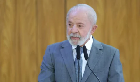 Lula reage a ameaça de Trump e diz que Brasil não aceitará ser tutelado por ninguém
