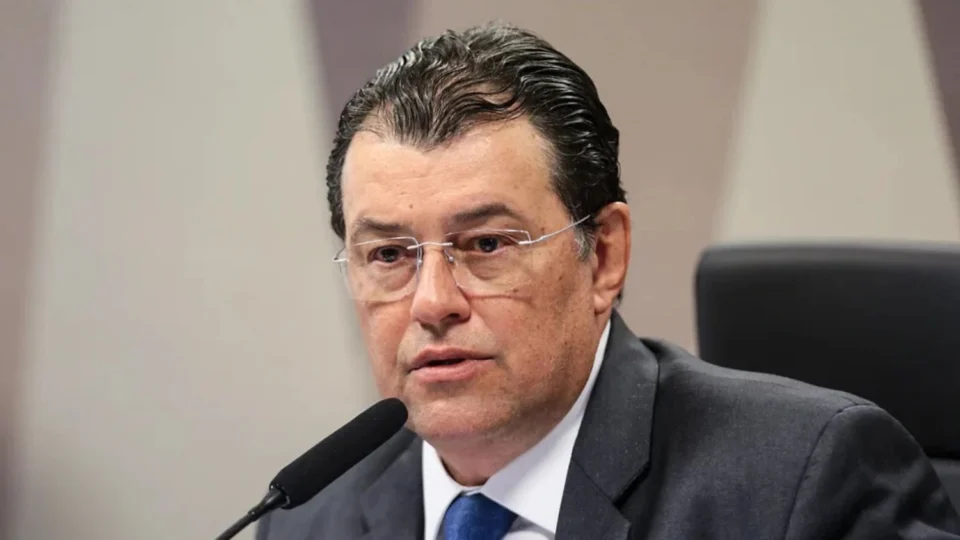 Eduardo Braga critica veto de Lula e reforça luta pela pavimentação da BR-319