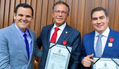 Vice-prefeito Renato Júnior destaca trajetória de Mauro Campbell em homenagem na Aleam