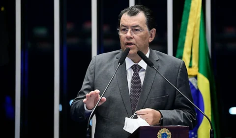 ‘Conversa de bêbada com delegado’, diz Eduardo Braga ao criticar Marina Silva sobre a BR-319