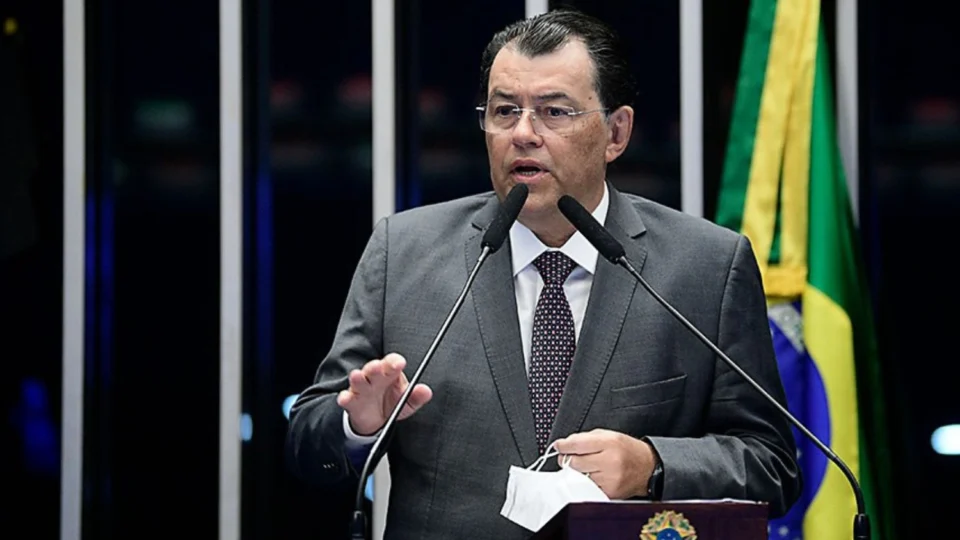 ‘Conversa de bêbada com delegado’, diz Eduardo Braga ao criticar Marina Silva sobre a BR-319