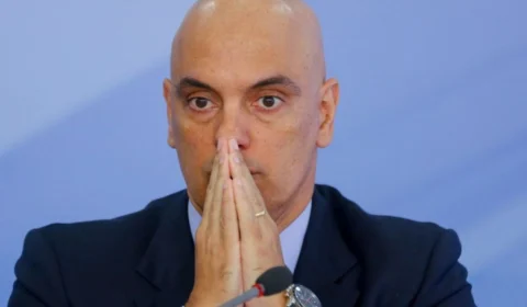 Oposição consegue 41ª assinatura para impeachment de Moraes