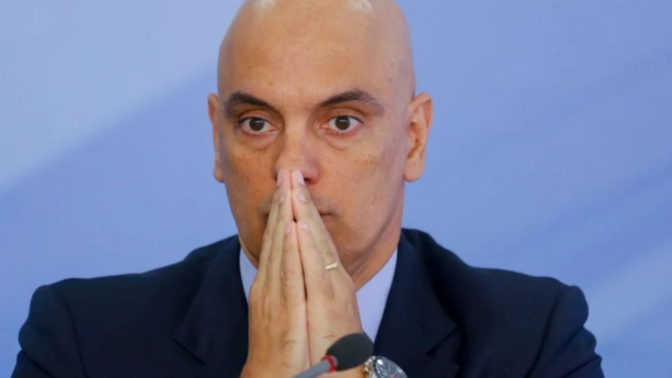 Oposição consegue 41ª assinatura para impeachment de Moraes