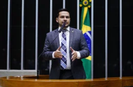 Capitão Alberto Neto acusa STF de “querer falir a nação para proteger Moraes”