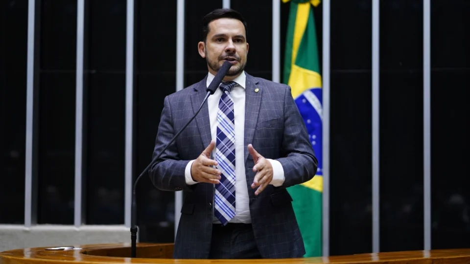Capitão Alberto Neto acusa STF de “querer falir a nação para proteger Moraes”