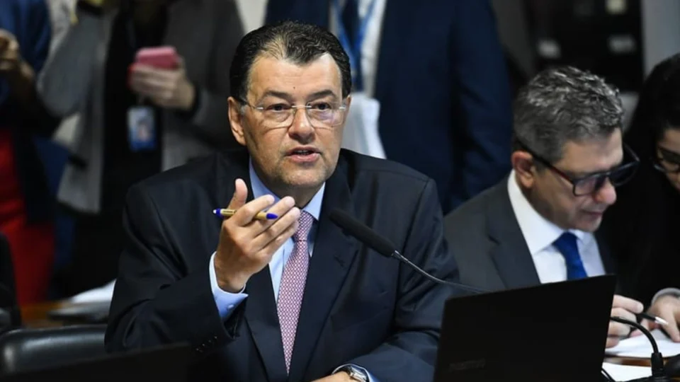 Eduardo Braga apoia criação de CPI para investigar ‘adultização’ de crianças nas redes sociais